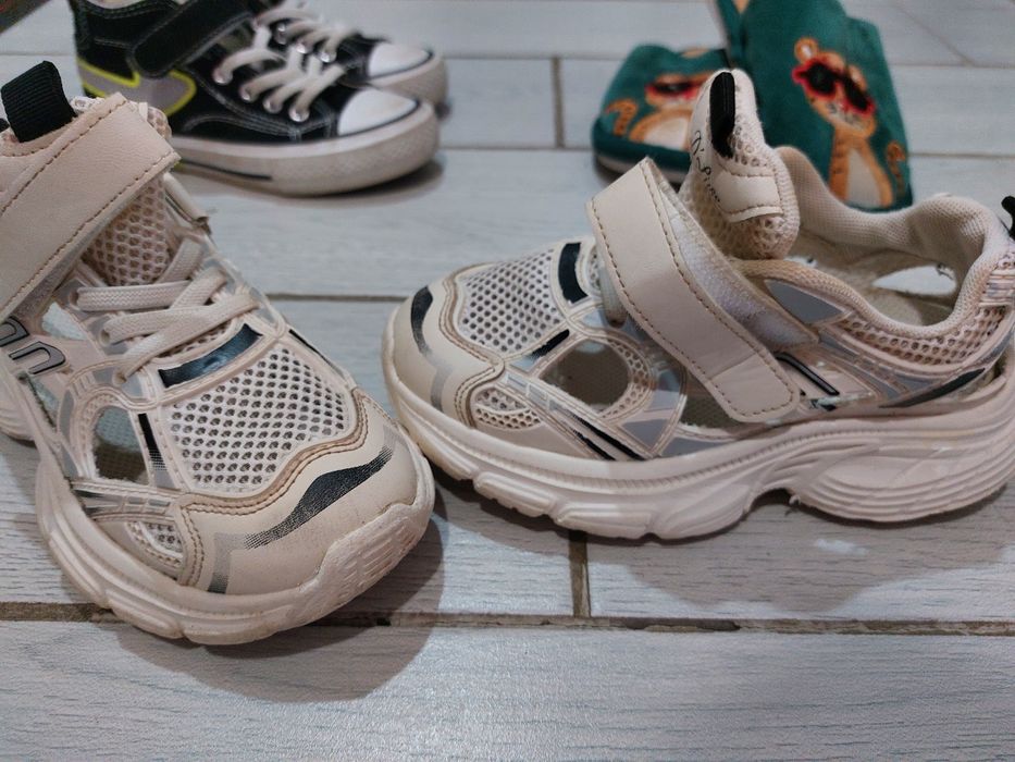 Продам детскую обувь