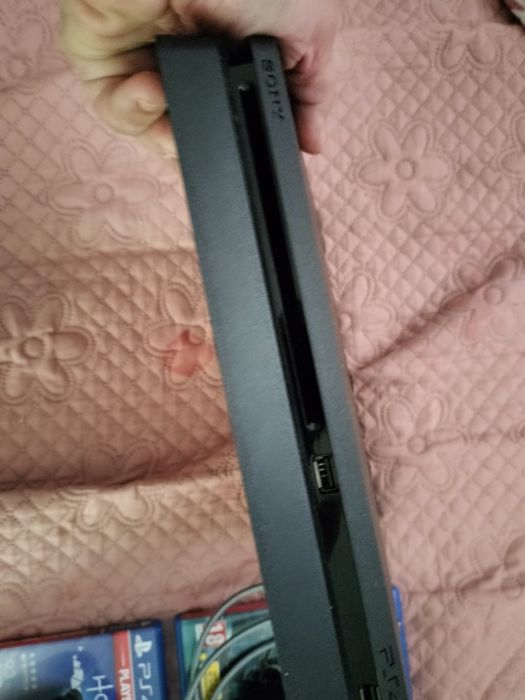 Playstation 4 slim, SSd 1TB, 2 controll-ere, plus jocuri