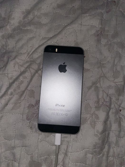 Продаю телефон iphone 5s 64гб