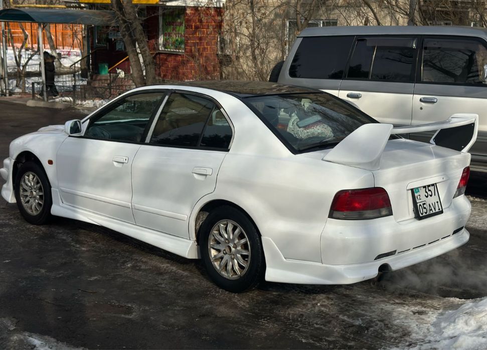 Бампер на митсубиси галант 8