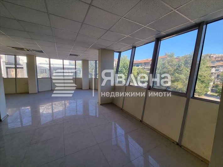 Магазин в широкия център на града