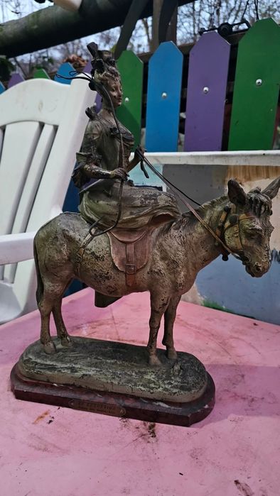 O superbă Statuietă bronz