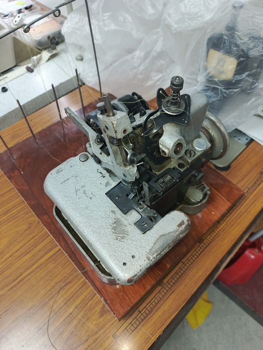 Продам оверлог на запчасти