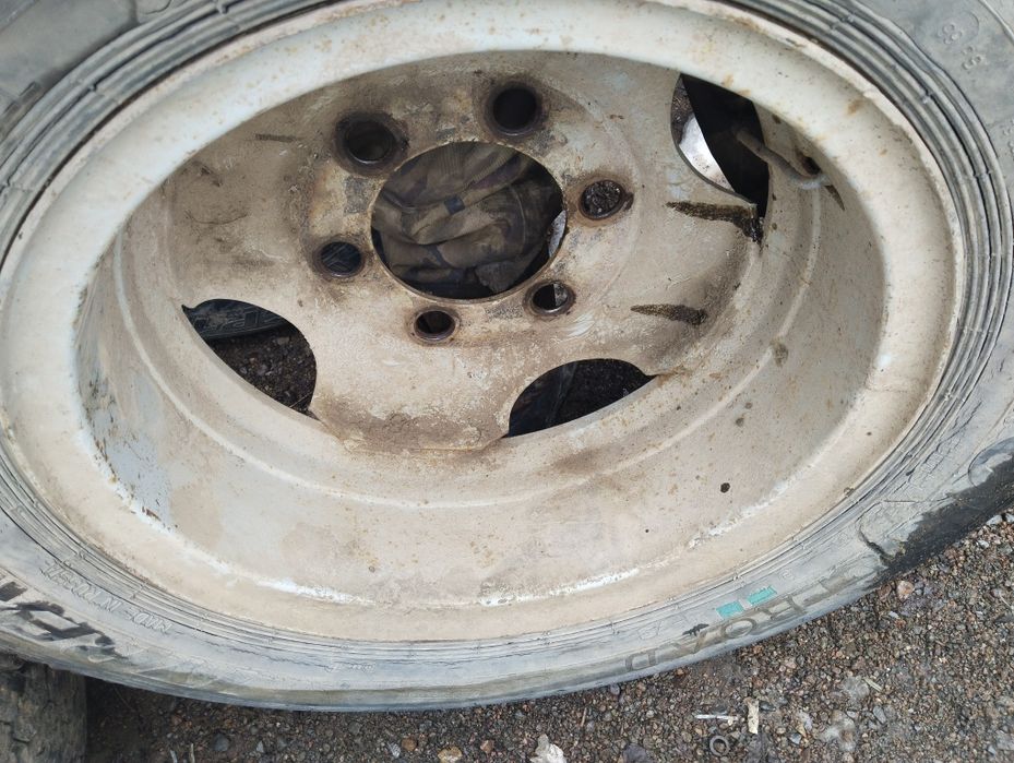 Газ 3307 диск с шинами на запаску