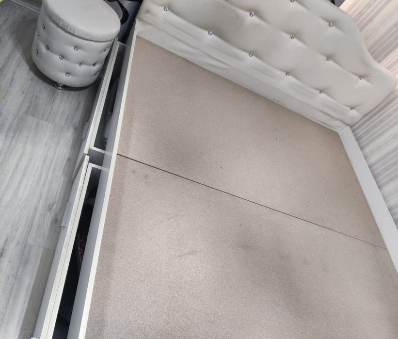 Двуспальная кровать