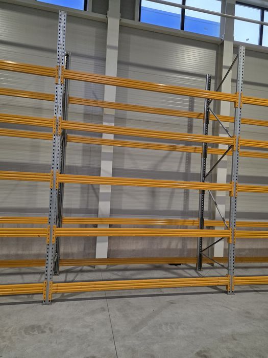 Rafturi metalice depozitare marfa usoara