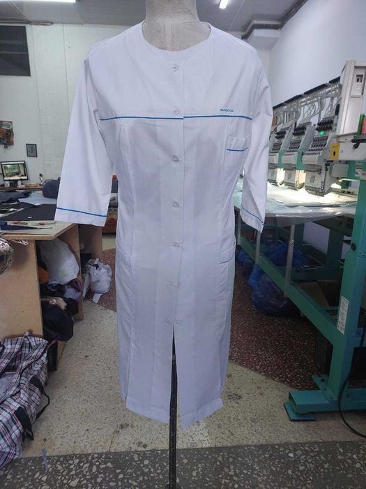 Продам медицинские халаты новые