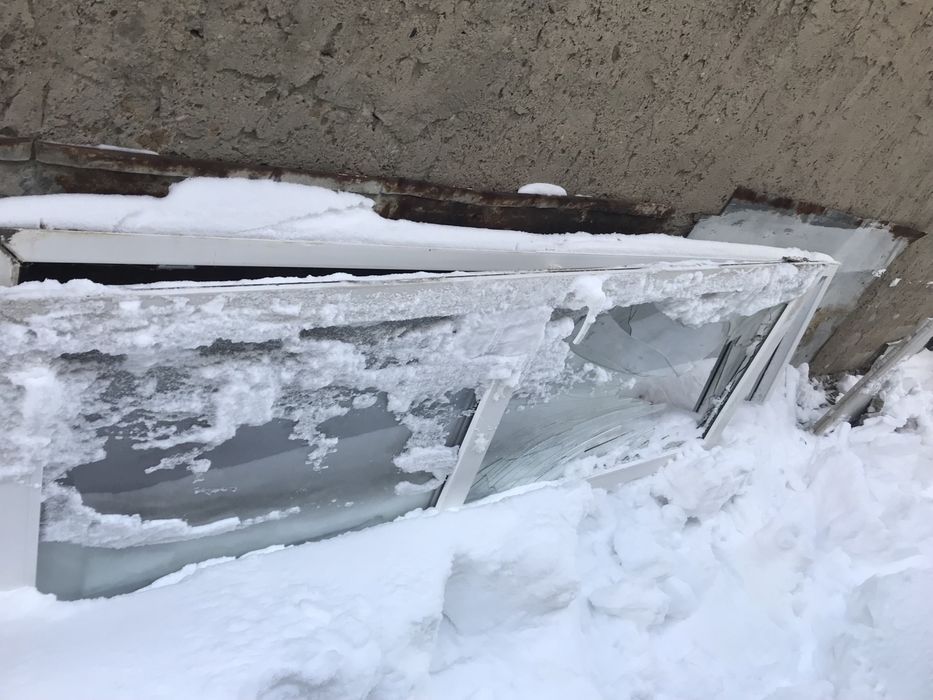пластиковые двери, 1 окно