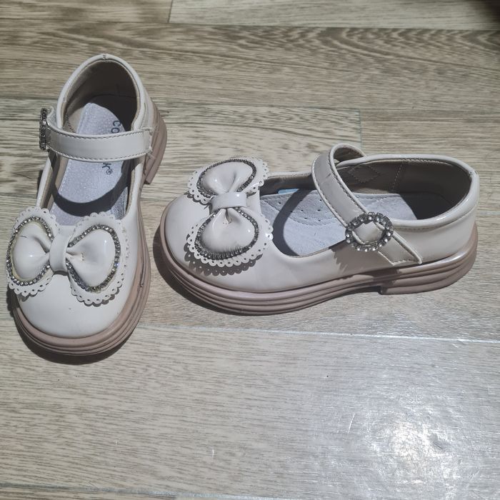 Продам обувь для девочки