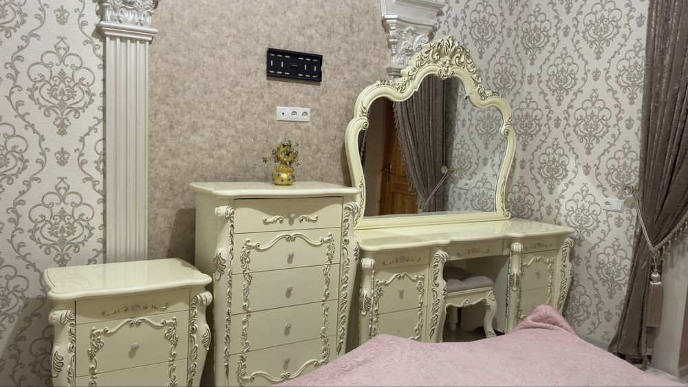 Мебел комплект  почтий новый