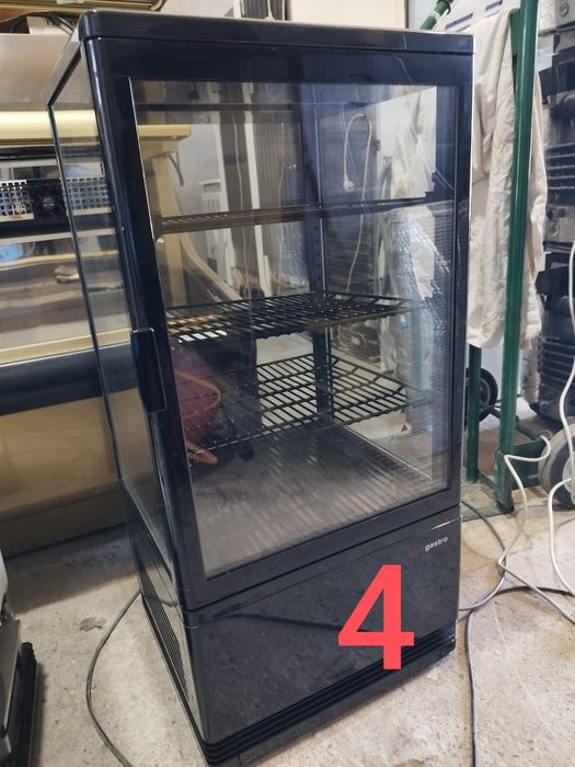 Хладилна витрина за торти,сандвичи,салати и др.