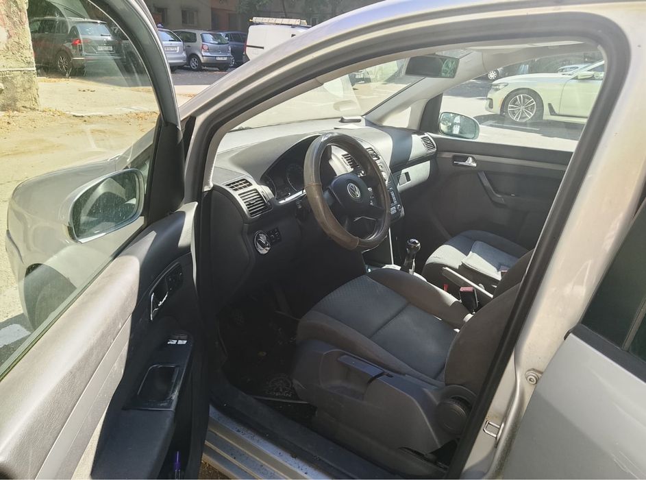Volkswagen Touran 2005 benzină, 1.294 € — imagine 4