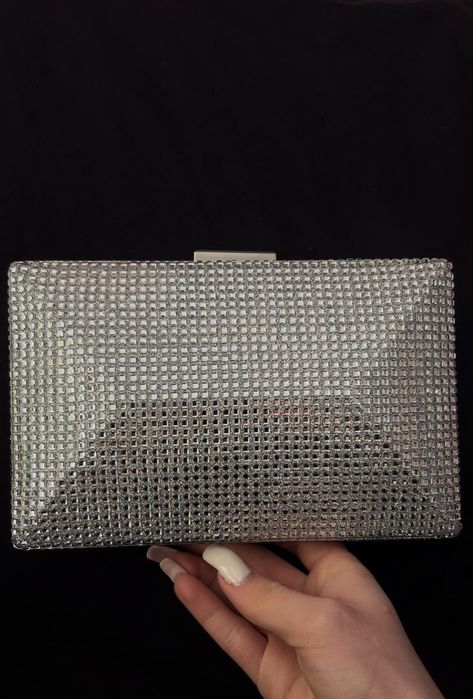 Елегантна сребриста клъч чанта