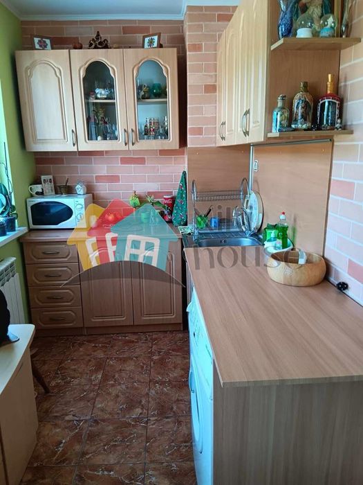 Продава се Тристаен апартамент в Варна, Левски - 75 кв.м за 1767 €/кв.м - Снимка #3