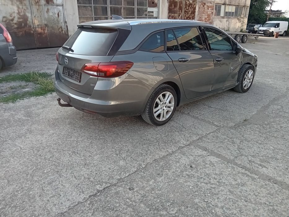 Opel astra 1.6cdti работи,здраво табло се продава на части