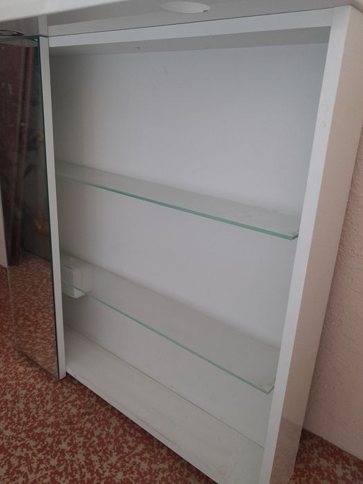 Шкафчик в ванную комнату