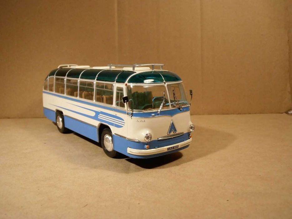 ЛАЗ 695Б Турист Комета автобус 1958 - мащаб 1:43 на Ultra Models нов
