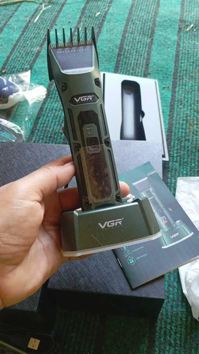 Профессиональная машинка для стрижки VGR V-696.