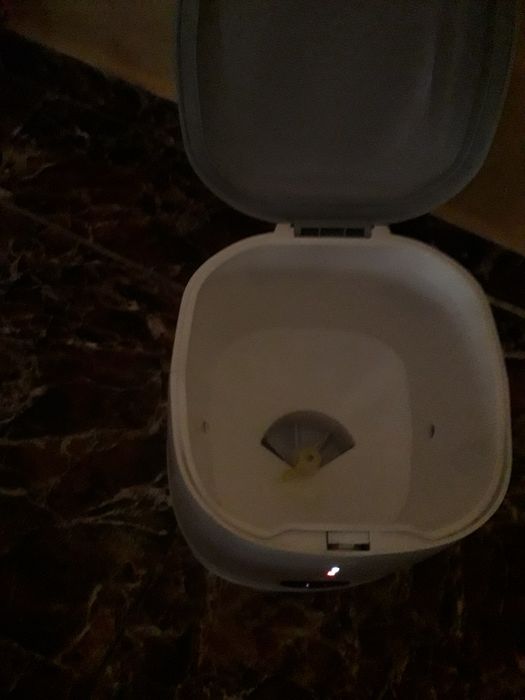 Aparat pt mancare pisica catel