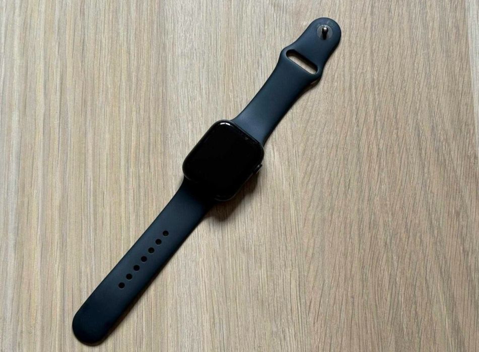 Apple Watch 8 : 45 MM; Black