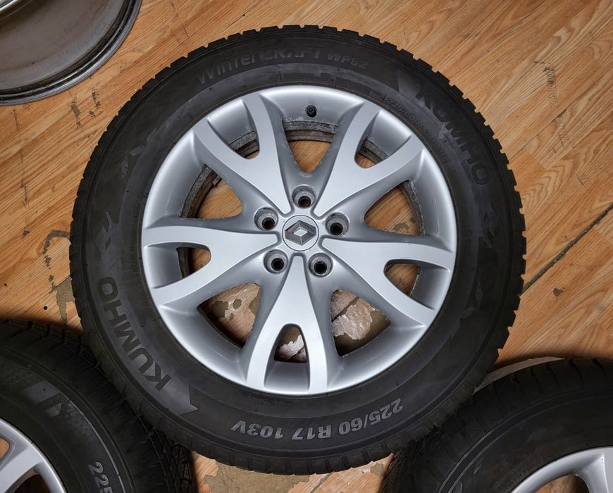 Джанти 17" 5×114,3 Renault с гуми 225/60/17 Kumho зимни