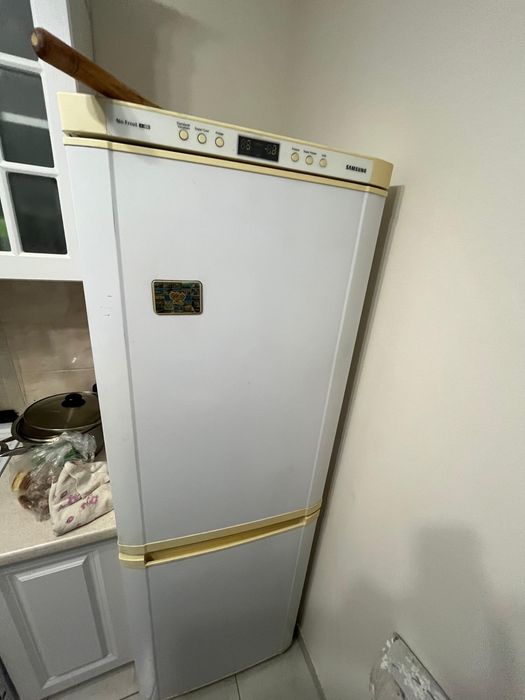 Холодильник SAMSUNG