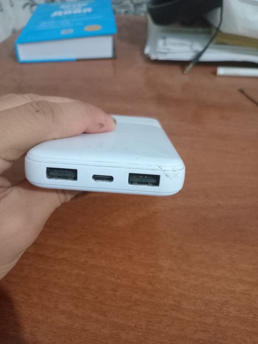 Borofone powerbanki(10.000 amper) sotiladi.Fast charging bor
