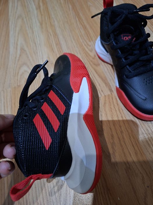 Оригинални маратонки Adidas номер 28