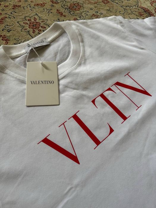 футболка valentino