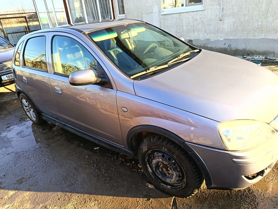 Продам автомобиль опель корса 2004 года
