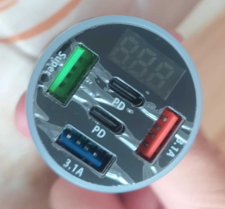 Адаптер за зареждане за кола