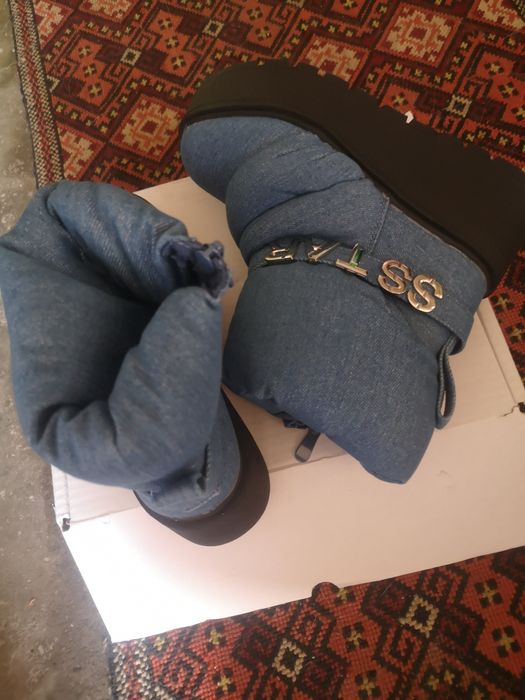 Чисто нови дамски боти