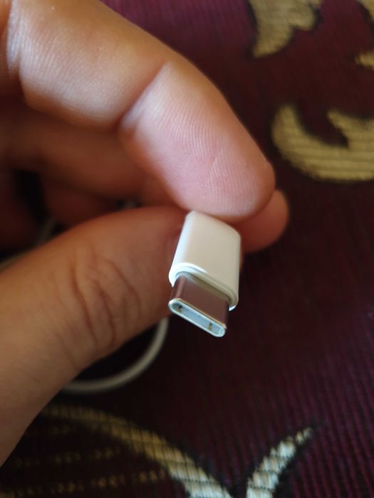Продам оригинальные наушники от Iphone, type-c выход