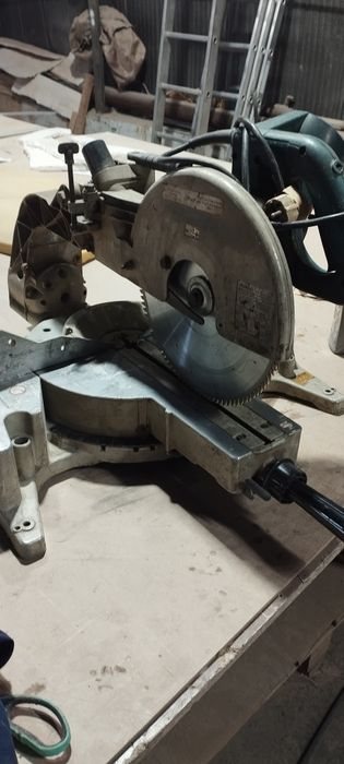 Пила торцовая Makita LS 1212