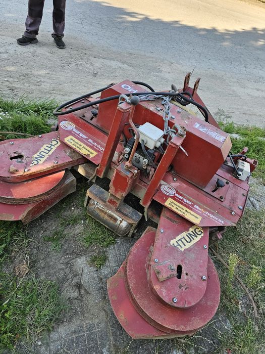 Откланяща се немска косачка мулчер