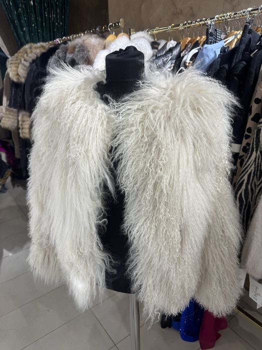 Vand haina din blana de oaie mongoleza la 1500 lei noua!