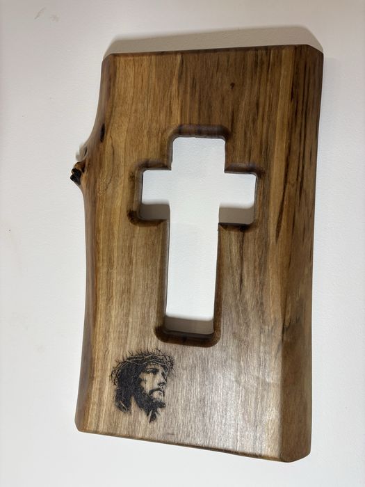 Дървен кръст от орех