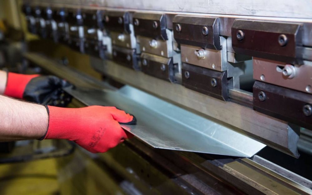 Листогиб, гибка металла, услуги листогиба