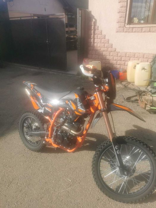 Vând motocicletă Cxd 150