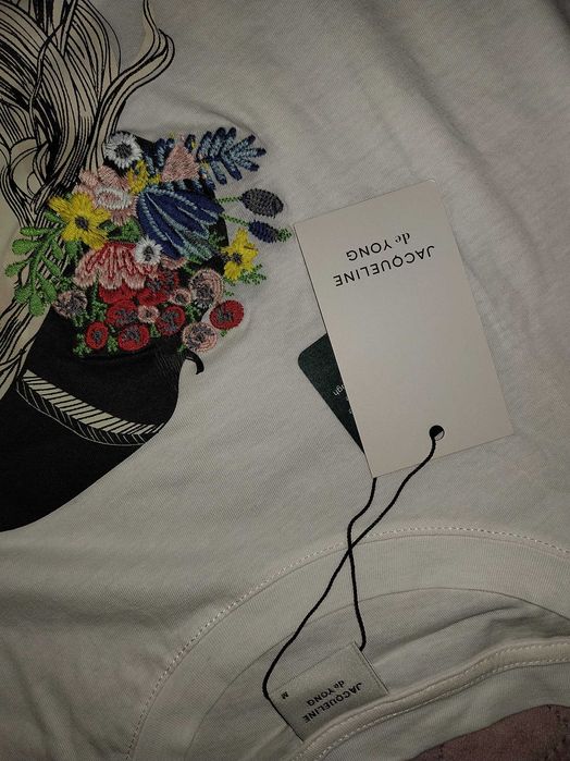 Тениска с бродерия