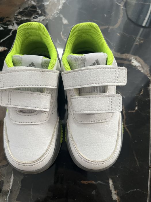 Adidasi adidas marimea 25, talpa interioara 14,5cm