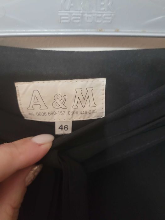 Fusta de ocazie neagra, cu colturi, aproape noua, marimea XL