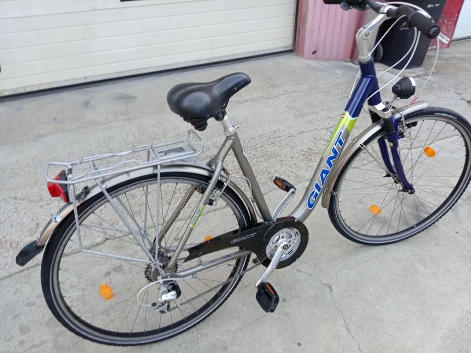Vând bicicleta din aluminiu pentru damă