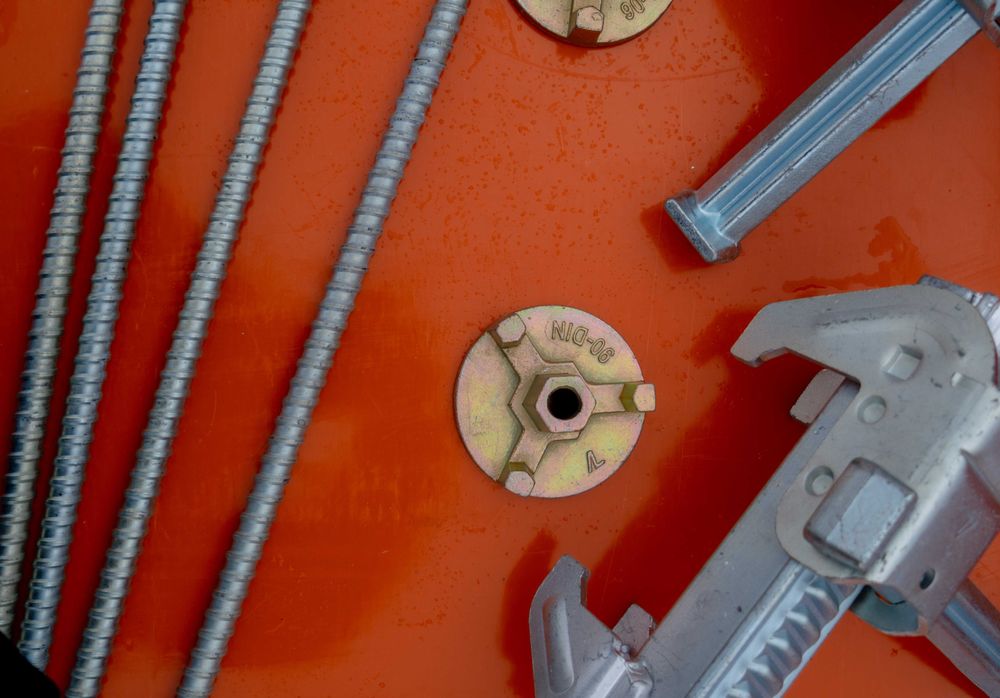 Cravate Stalp Vincluri cofraje Doka  montanti bride tije spade pene