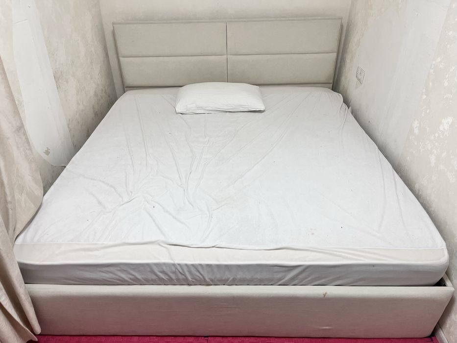 Двухспальная кровать