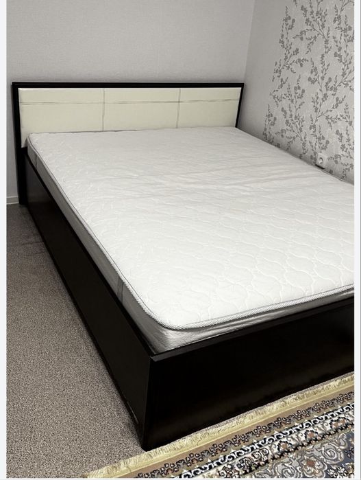 Продам кроывть с матрасом