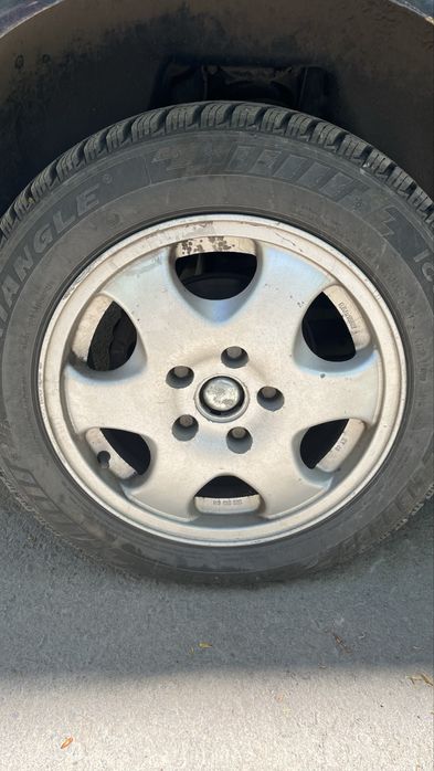 Продам диски с двумя комплектами резины