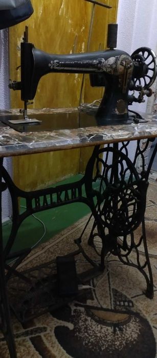 Крачна шевна машина марка „БАЛКАН“
