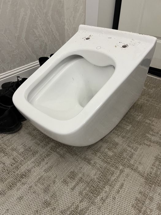 Продам подвесной унитаз б/у для инсталяции