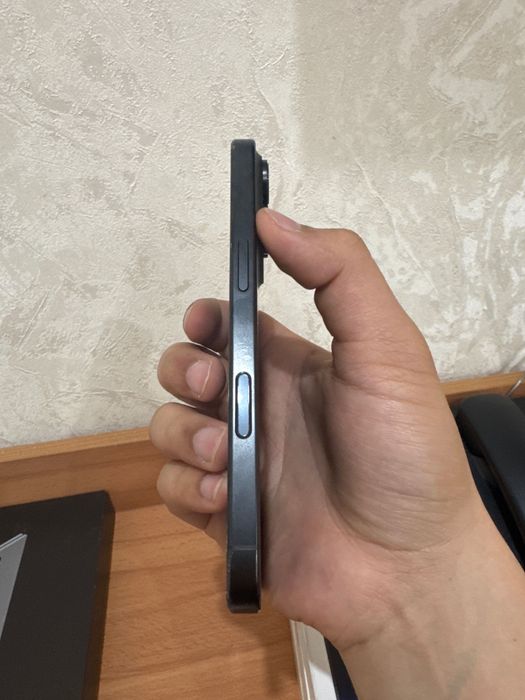 iPhone 16 pro Black titanium 256 GB